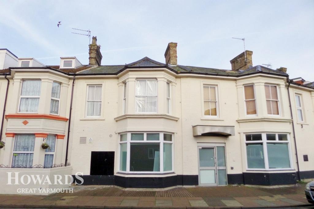 Trafalgar Road, Great Yarmouth 3 bed flat for sale - £65,000