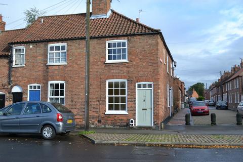 2 bedroom end of terrace house to rent, Newark, Millgate