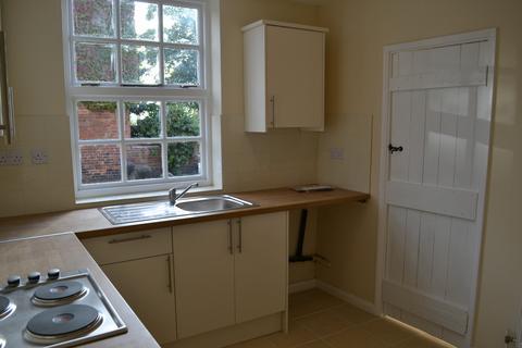 2 bedroom end of terrace house to rent, Newark, Millgate