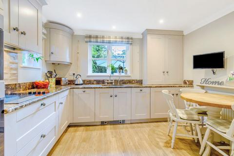 3 bedroom end of terrace house for sale, Wellers Court, Shere