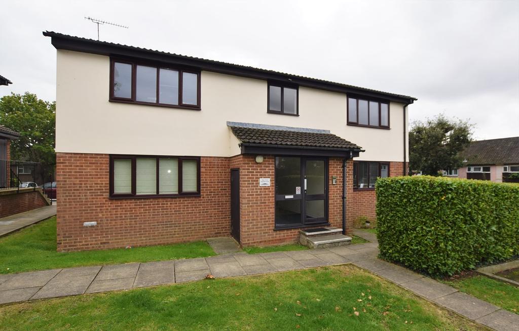 Salesbury Drive, Billericay, CM11 1 bed apartment £179,995