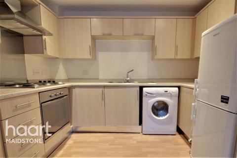 2 bedroom flat to rent, Roland House, ME15