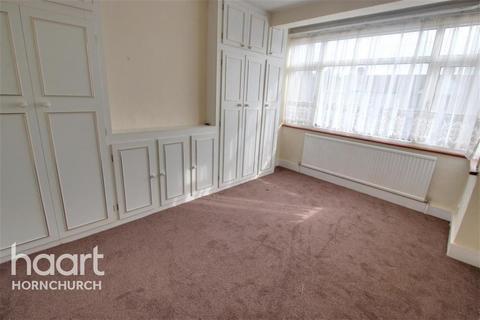 3 bedroom terraced house to rent, South End Road, Hornchurch