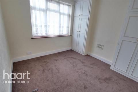 3 bedroom terraced house to rent, South End Road, Hornchurch