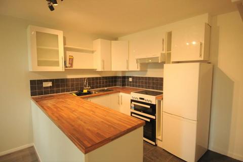 1 bedroom terraced house to rent, Lightwater