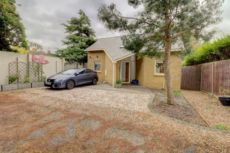 Holwell Road, Holwell, Hitchin 3 bed detached house £1,600 pcm (£369 pw)