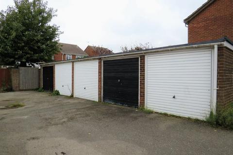 Garage to rent, Caernarvon Road, Chichester