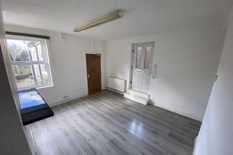 3 bedroom semi-detached house to rent, City Road, Beeston, NG9 2LQ