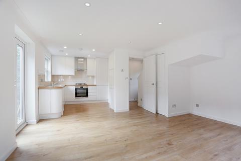 3 bedroom detached house to rent, Earlston Grove, Hackney, E9