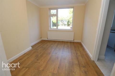 2 bedroom semi-detached house to rent, Aylestone Drive, Leicester