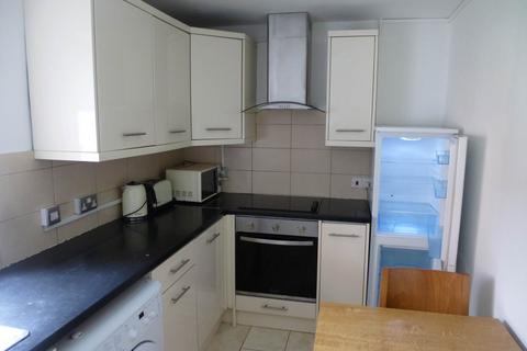 2 bedroom flat to rent - Epping Close, Reading