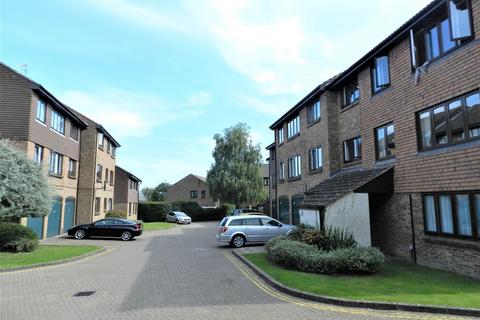 1 bedroom flat to rent, Connaught Gardens, West Green, Crawley