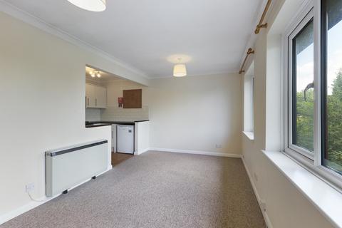 1 bedroom flat to rent, Connaught Gardens, West Green, Crawley