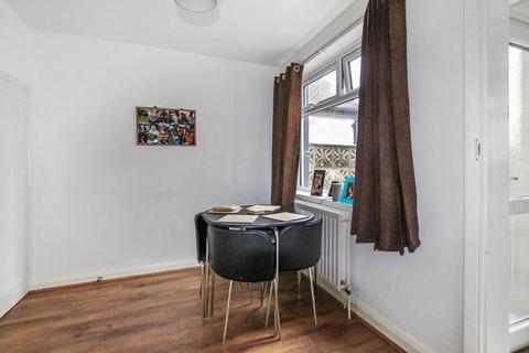 2 bedroom terraced house to rent, Dorchester Avenue, Bexley