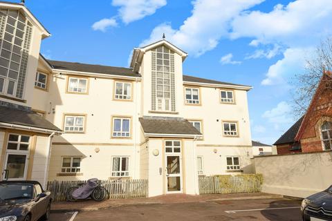 2 bedroom ground floor flat to rent, Wallace Apartments, Sherborne Street