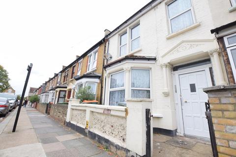 Kitchener Road London 4 Bed Terraced House 1 950 Pcm
