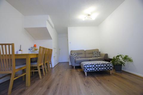 2 bedroom semi-detached house to rent, Oakwood Mews, Worksop