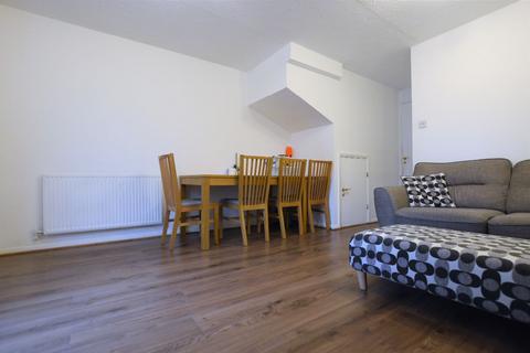 2 bedroom semi-detached house to rent, Oakwood Mews, Worksop