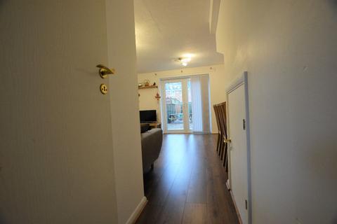 2 bedroom semi-detached house to rent, Oakwood Mews, Worksop