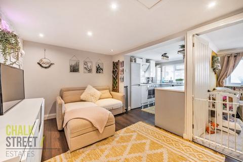 3 bedroom maisonette for sale, Slewins Lane, Hornchurch, RM11