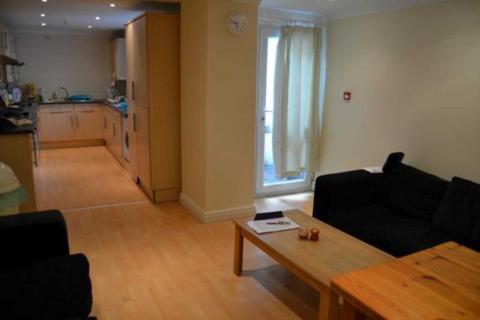 1 bedroom in a house share to rent, Bedford, Cardiff