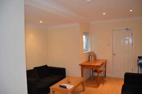 1 bedroom in a house share to rent, Bedford, Cardiff