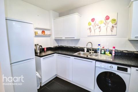 2 bedroom apartment to rent, Eaton Avenue, Slough