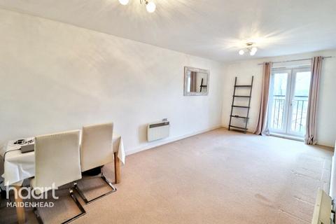 2 bedroom apartment to rent, Eaton Avenue, Slough