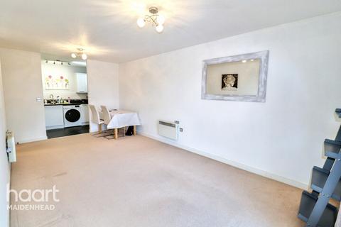 2 bedroom apartment to rent, Eaton Avenue, Slough