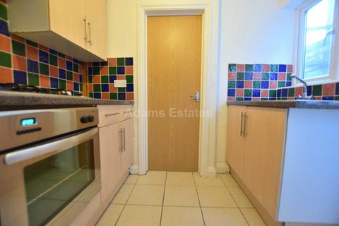 4 bedroom terraced house to rent, Brighton Road, Reading