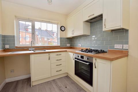 3 bedroom terraced house to rent, Kilnwick Road
