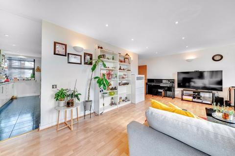 2 bedroom apartment to rent - Westferry Road, London, E14