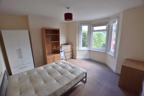 5 bedroom end of terrace house to rent, Crescent Road, Reading