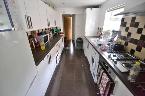 6 bedroom terraced house to rent - Hatherley Road, Reading