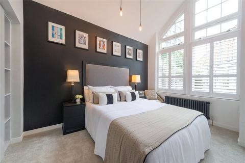 3 bedroom mews to rent, Blake Mews, Richmond, Surrey