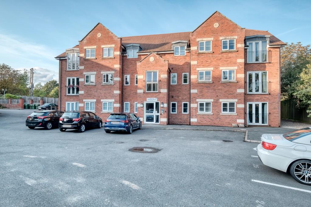 Alcester Road, Finstall, Bromsgrove, B60 1EQ 2 bed apartment £150,000