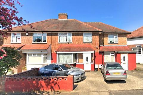 3 bedroom terraced house for sale, Longhook Gardens, Northolt