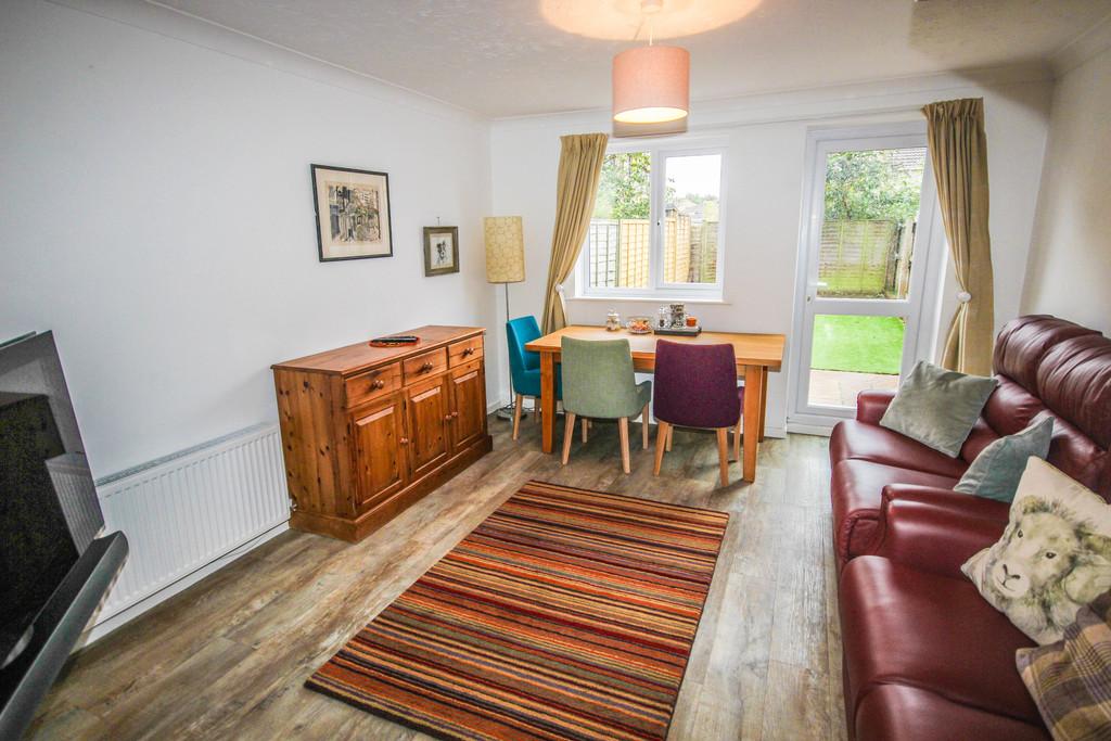 Somerton Gardens, Frome 2 bed terraced house £750 pcm (£173 pw)