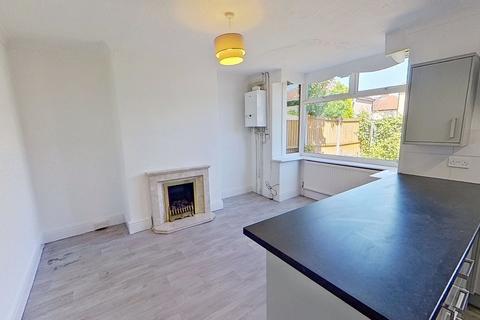 3 bedroom semi-detached house to rent, Wrose Mount, Bradford BD18