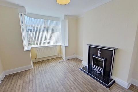 3 bedroom semi-detached house to rent, Wrose Mount, Bradford BD18
