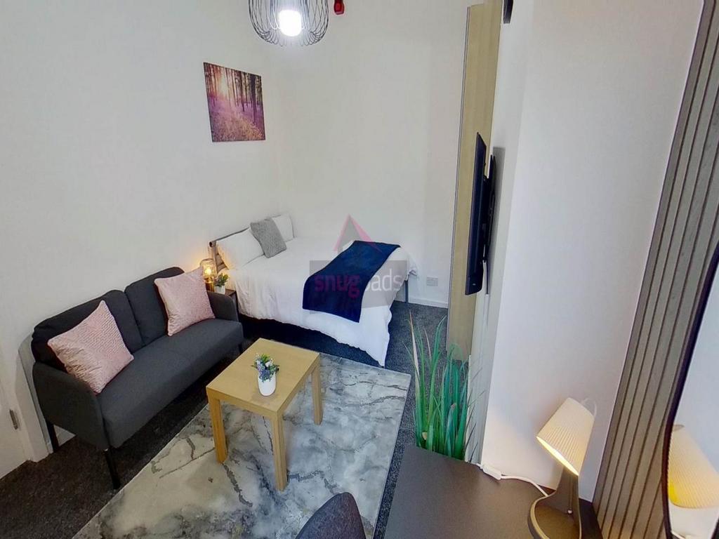 Apartment in Salford, Greater Manchester - View 4