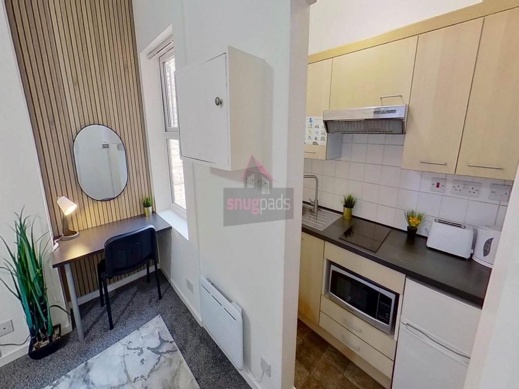 Apartment in Salford, Greater Manchester - View 5