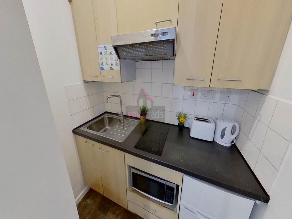 Apartment in Salford, Greater Manchester - View 6