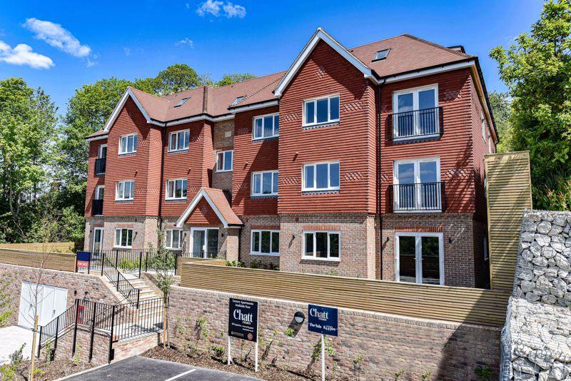 Reed Pond Walk, Haywards Heath 2 bed flat £344,950