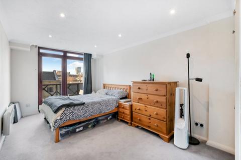 2 bedroom apartment to rent, Hermitage Court, Knighten Street, London, E1W