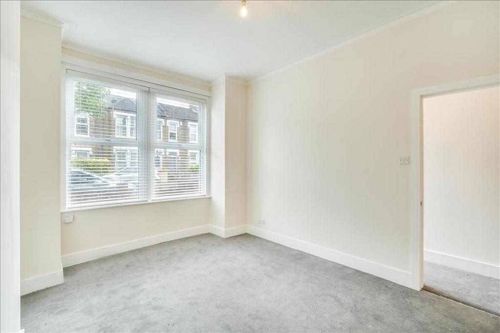 Blandford Road, Beckenham, Kent, BR3 1 bed flat to rent £1,387 pcm (£320 pw)