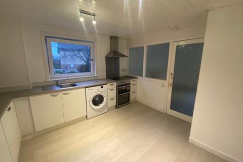 3 bedroom flat to rent, Oxgangs Green, Oxgangs, Edinburgh, EH13