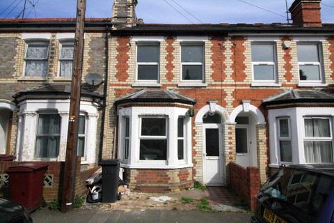 3 bedroom terraced house to rent, Grange Avenue, Reading