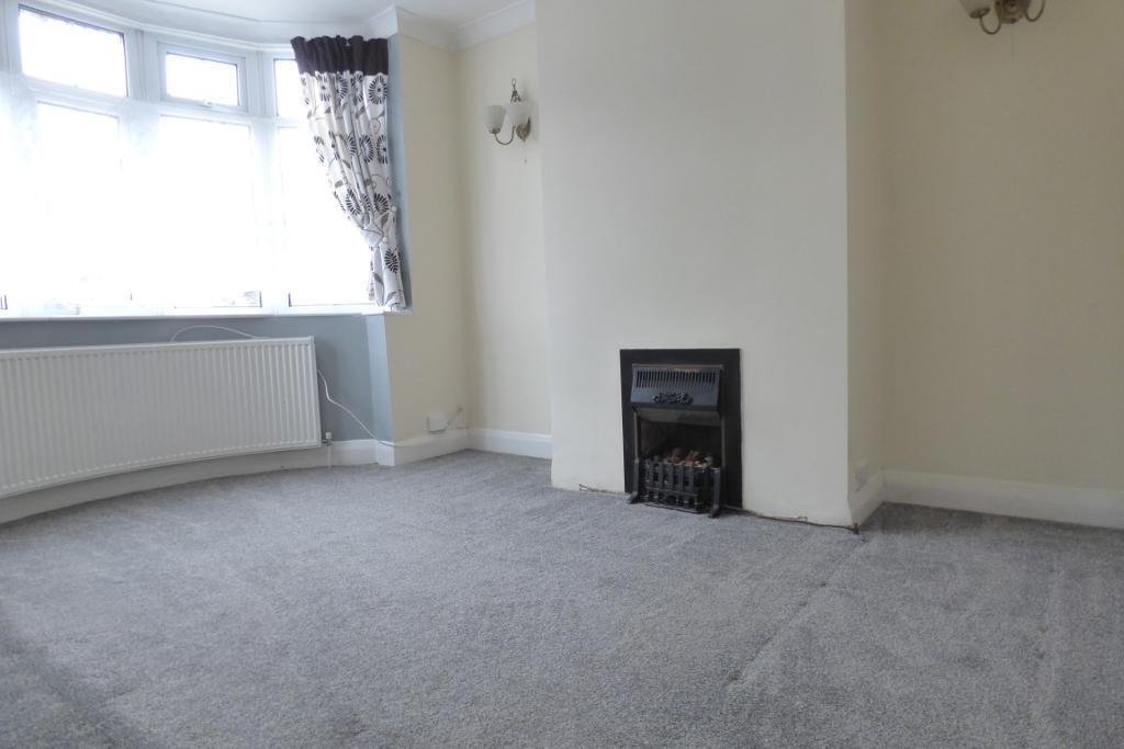 Brackendale Grove, Luton, Bedfordshire, LU3 2LT 3 bed terraced house