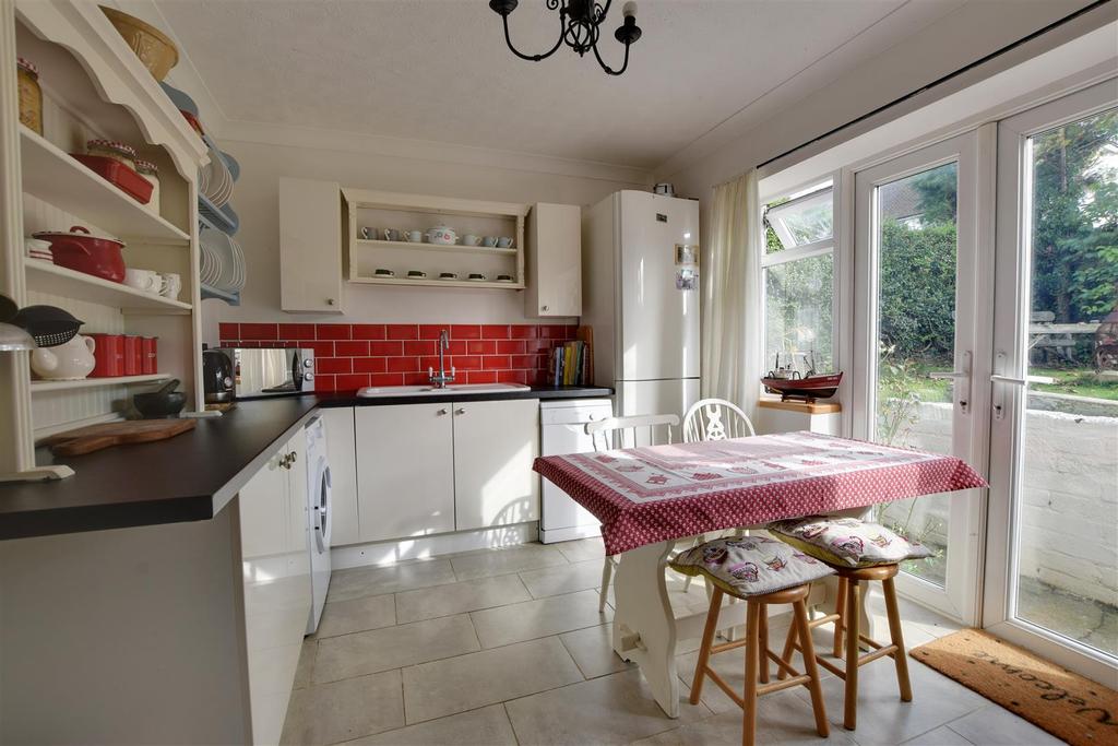 Mountbatten Close, Hastings 4 bed semidetached house £240,000